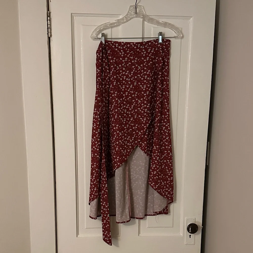 SHEIN Red Floral Two Piece Skirt Set - Picture 4 of 5